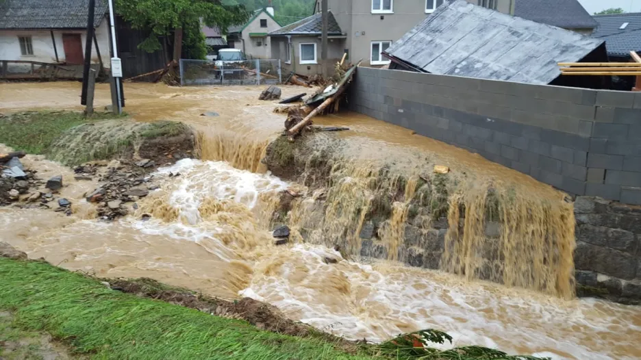 Bleskové záplavy na Olomoucku. Největší škody voda napáchala v Šumvaldu 