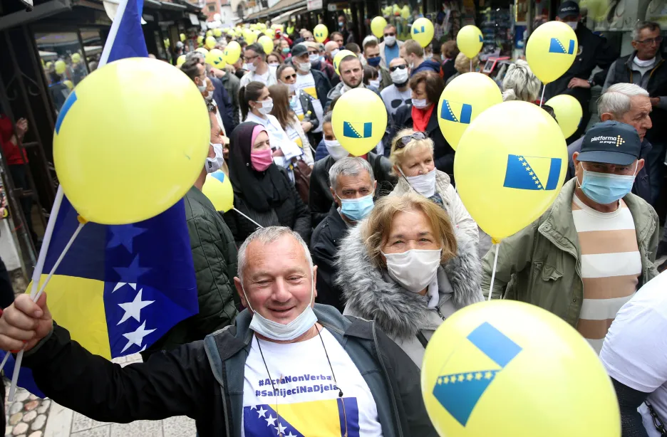 Protest proti korupci a zpožděným volbám (Sarajevo, květen 2020)