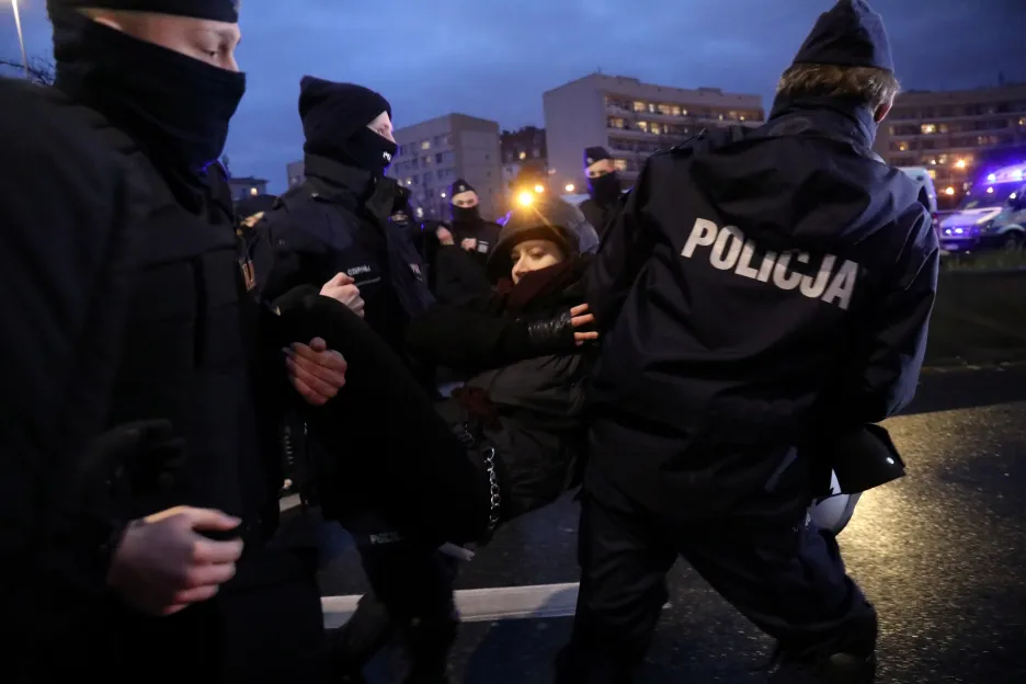 Zásah proti demonstraci ve Varšavě 