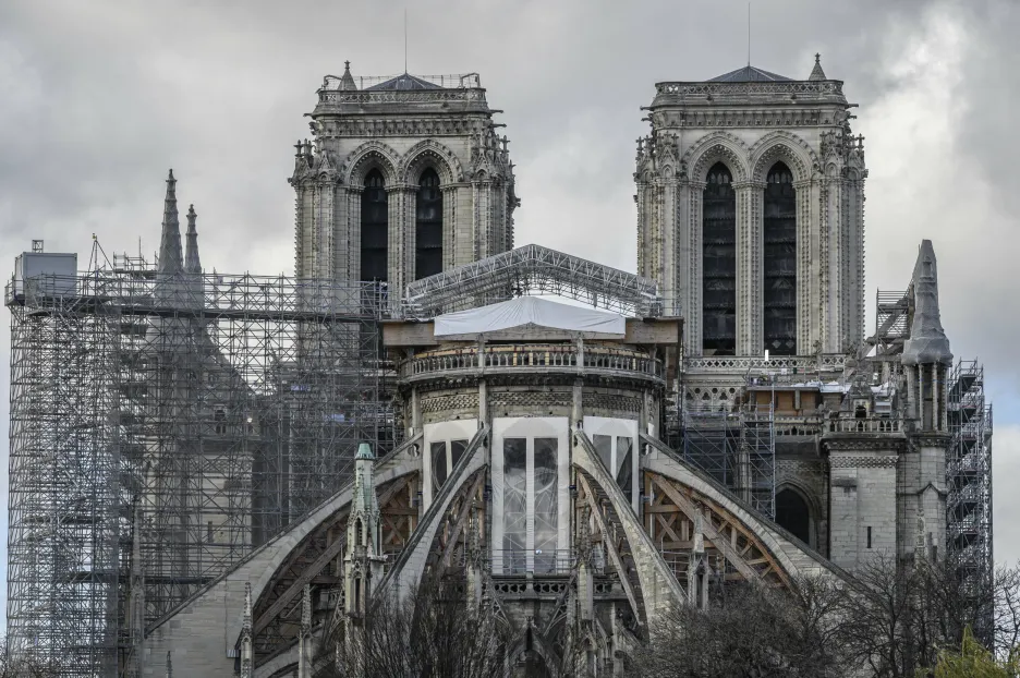 Katedrála Notre-Dame v prosinci 2020