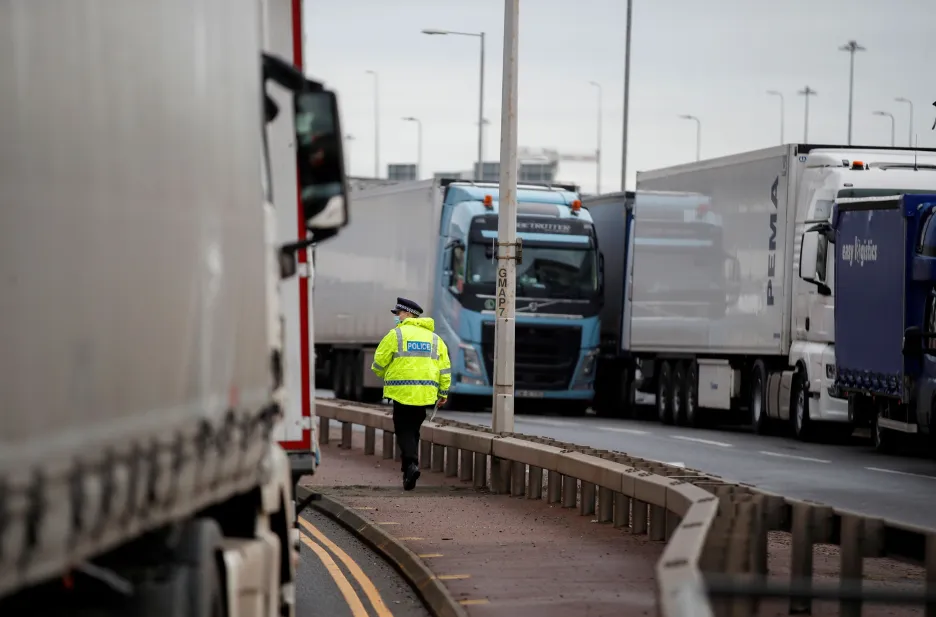 Kamiony uvězněné v Doveru