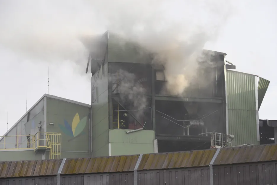 Požár po výbuchu v kolínské elektrárně