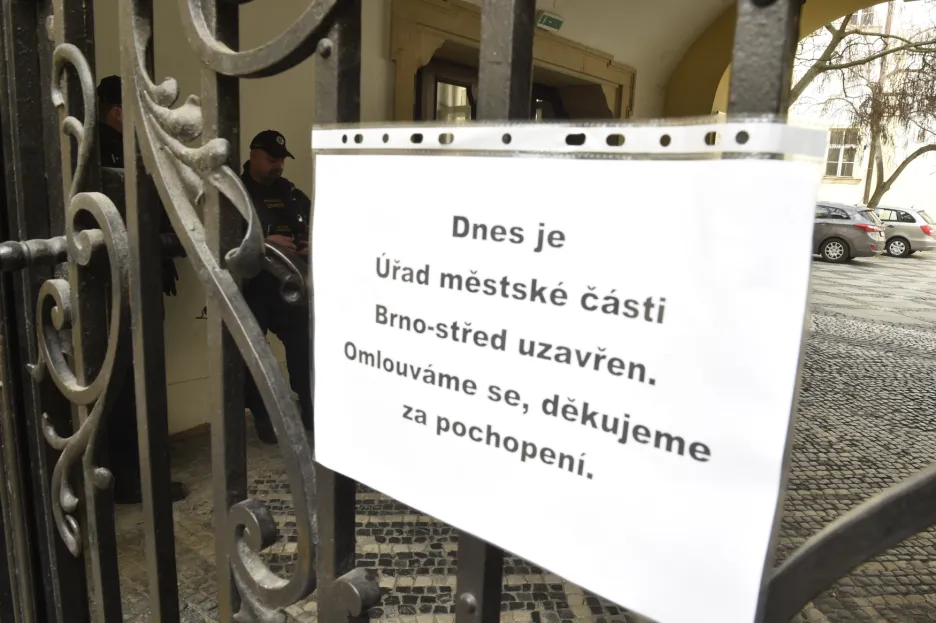 Uzavřená radnice ÚMČ Brno-střed ( 8. 3. 2019)