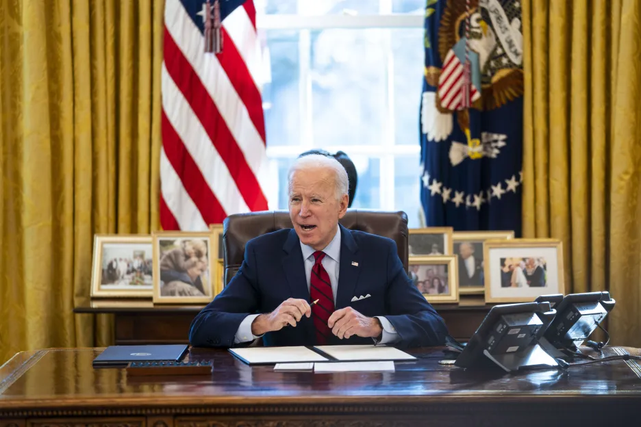 Joe Biden v Oválné pracovně Bílého domu