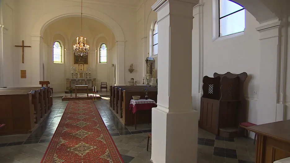 Interiér kostela v Lysovicích