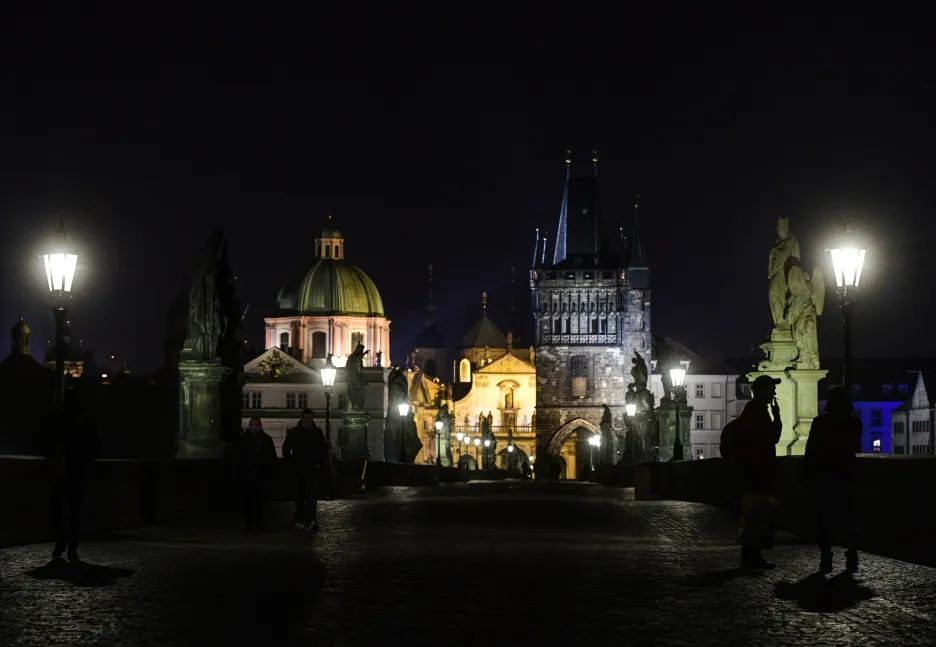 Praha během Hodiny Země (foto z roku 2020)