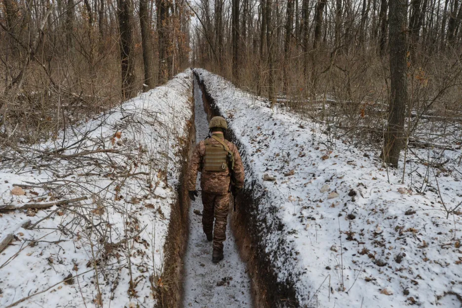 Vzrůst napětí na rusko-ukrajinské hranici. Vojáci se připravují na možnost rozšíření konfliktu v Luhanské a Doněcké oblasti  