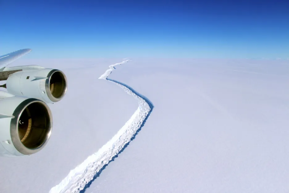 Trhlina v šelfovém ledovci Larsen C 