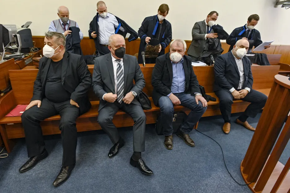 Zleva Petr Malý, Lubomír Novotný, Jaroslav Slavík a Miroslav Holub u soudu (19. 4. 2021)