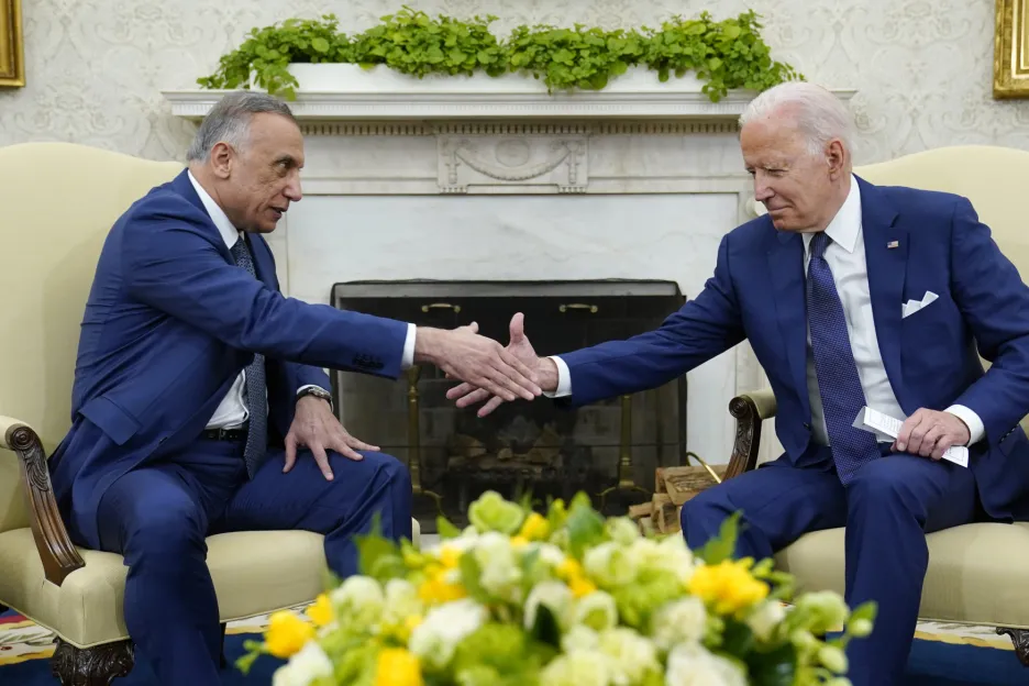 Americký prezident Joe Biden s iráckým premiérem Mustafou Kázimím