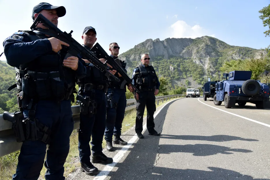 Kosovští speciální policisté na hranici se Srbskem