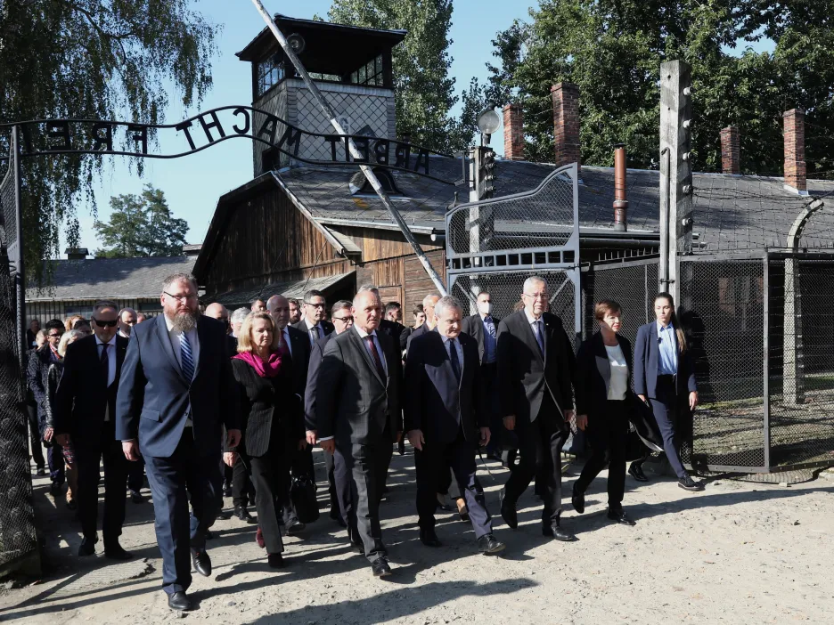 Rakouský prezident otevřel v Osvětimi novou expozici