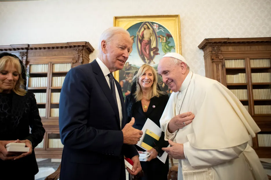 Joe Biden při setkání s papežem Františkem