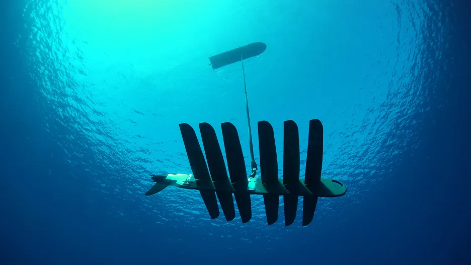 Robotické zařízení na získávání energie z mořských vln