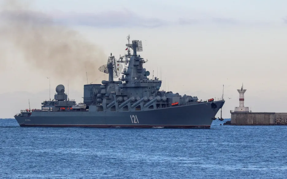 Raketový křižník Moskva v Sevastopolu