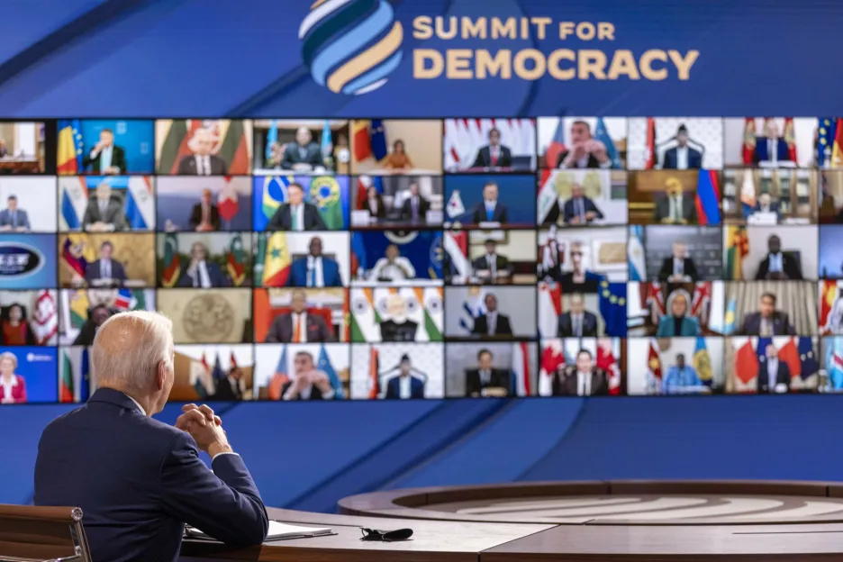 Biden při vystoupení na virtuálním summitu