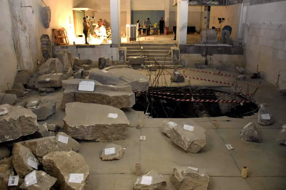 Sčítání škod v Mosulském muzeu v roce 2019
