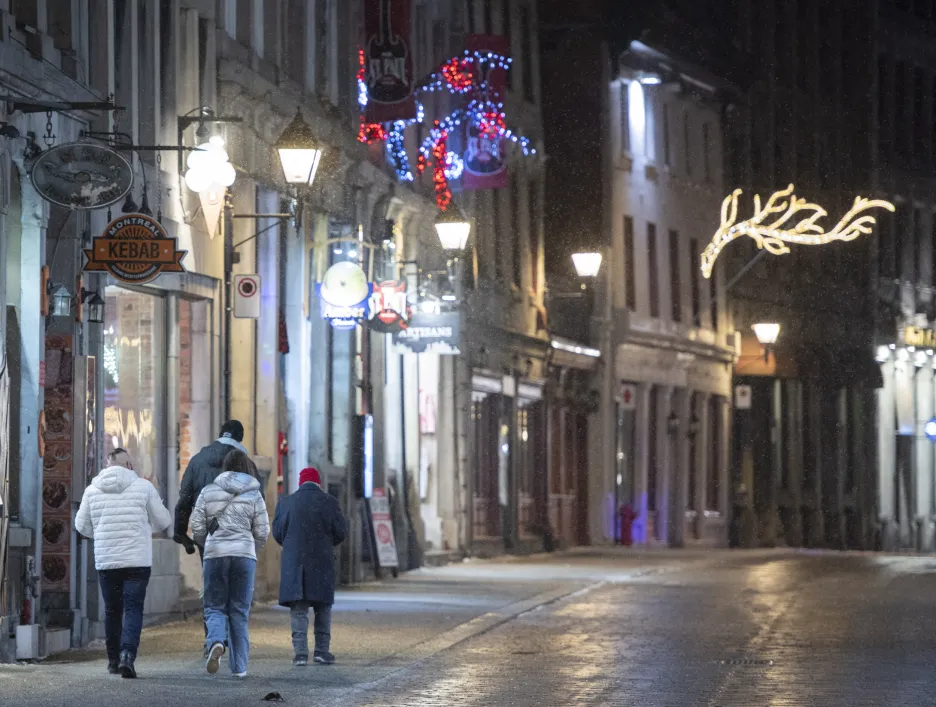 Quebec zpřísňuje opatření, ulice Montrealu jsou téměř prázdné