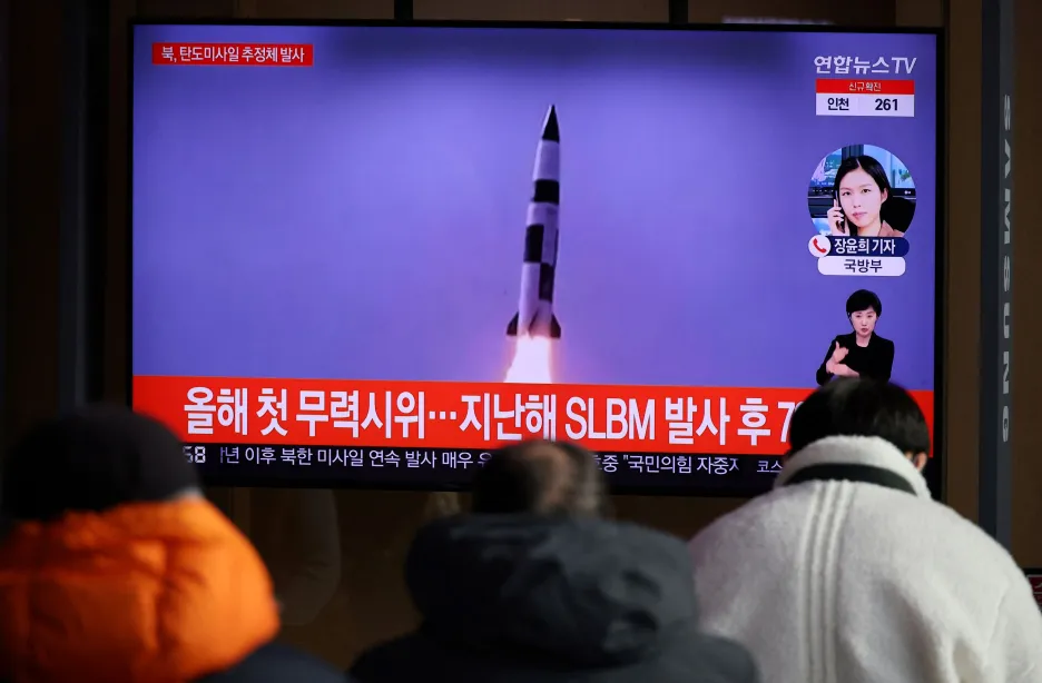 Lidé v Soulu sledují zpravodajství o severokorejském testu