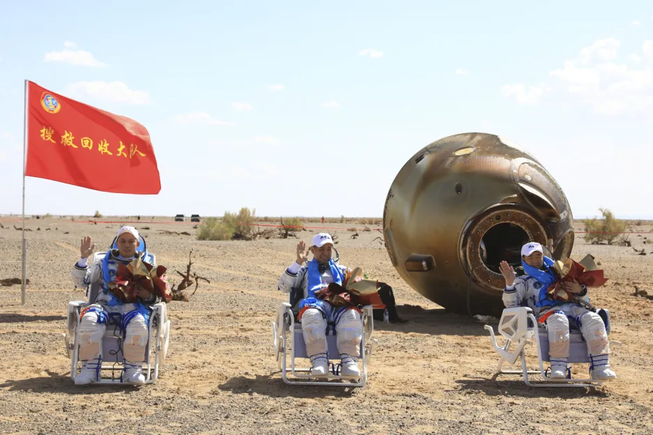 Čínští astronauti po přistání