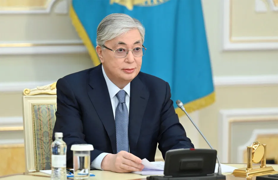 Prezident Kazachstánu Kasym-Žomart Tokajev při jednání parlamentu