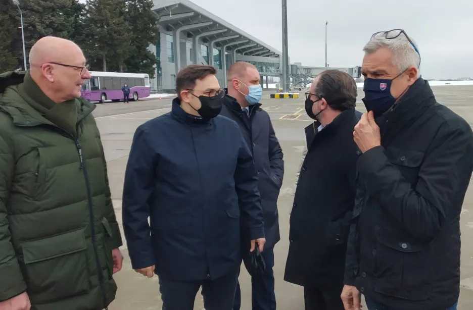 Ministři Lipavský, Schallenberg a Korčok po příletu na Ukrajinu