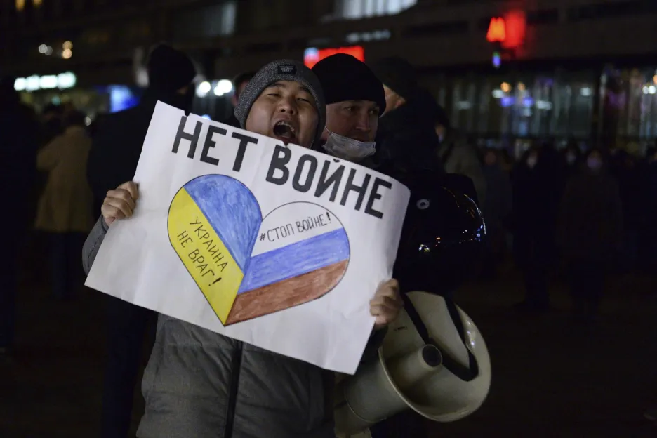 Lidé v Moskvě vyšli kvůli útoku na Ukrajinu do ulic