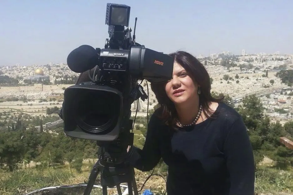 Novinářka Širín abú Aklahová
