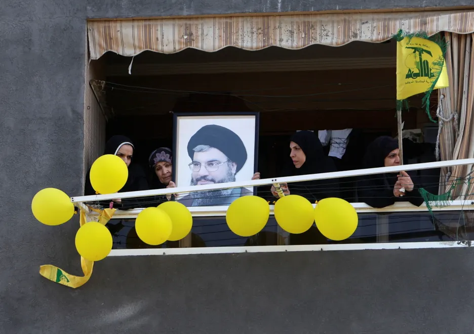 Příznivci Hizballáhu s portrertém vůdce Hasana Nasralláha