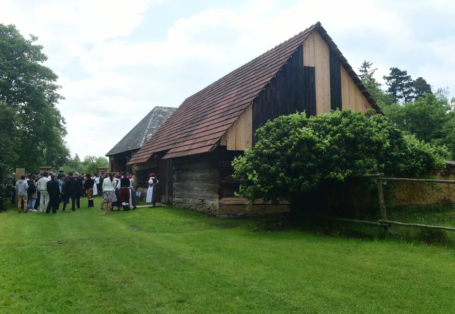 Pět set let stará stodola v Příkazích na Olomoucku