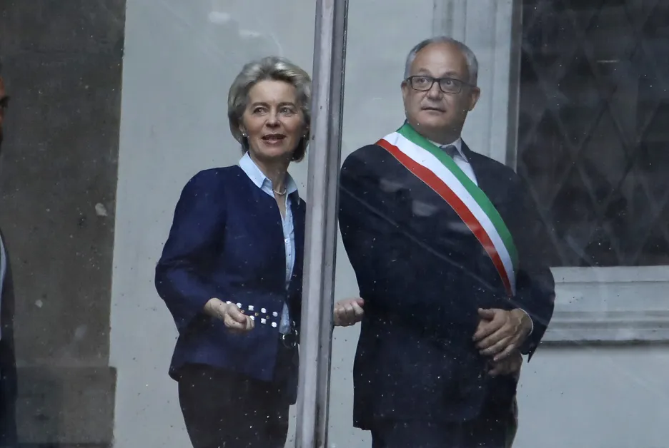 Předsedkyně Evropské komise Ursula von der Leyenová a starosta Říma Roberto Gualtieri
