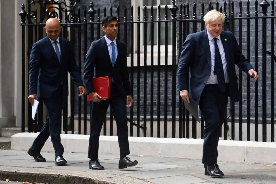 Sajid Javid, Rishi Sunak a Boris Johnson na snímku z roku 2021
