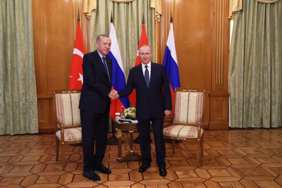 Erdogan a Putin (zleva) se setkali v Soči