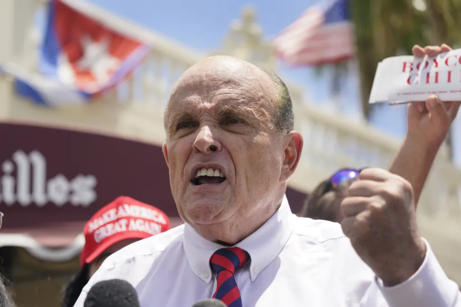 Bývalý Trumpův osobní advokát a exstarosta New Yorku Rudy Giuliani