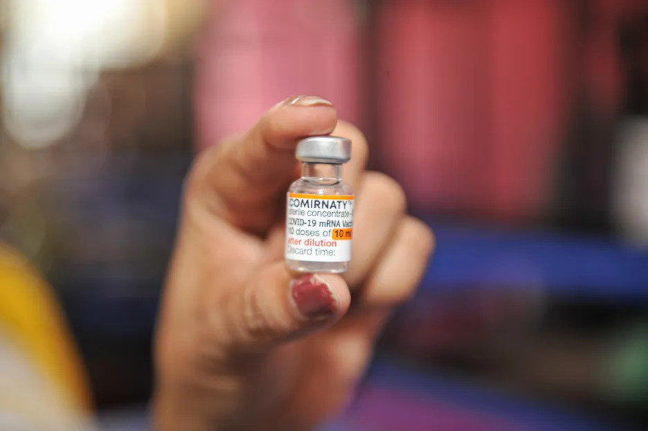 Vakcína Comirnaty, vyvinutá společnosti BioNTech a Pfizer