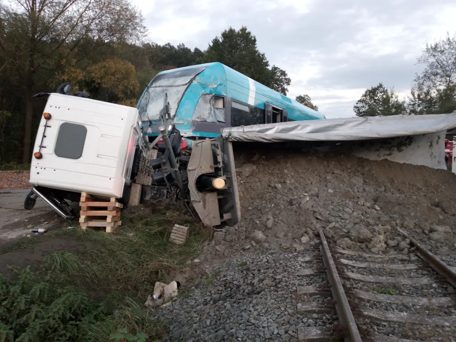 Srážka vlaku a nákladního vozu u Valašského Meziříčí