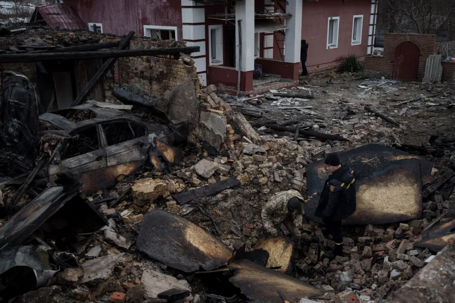 Zničený dům po útoku ruských dronů v Kyjevské oblasti