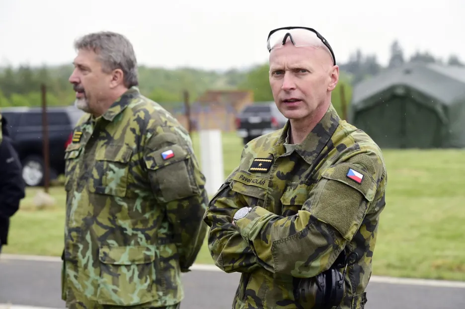 Brigádní generál Pavel Kolář (vpravo)