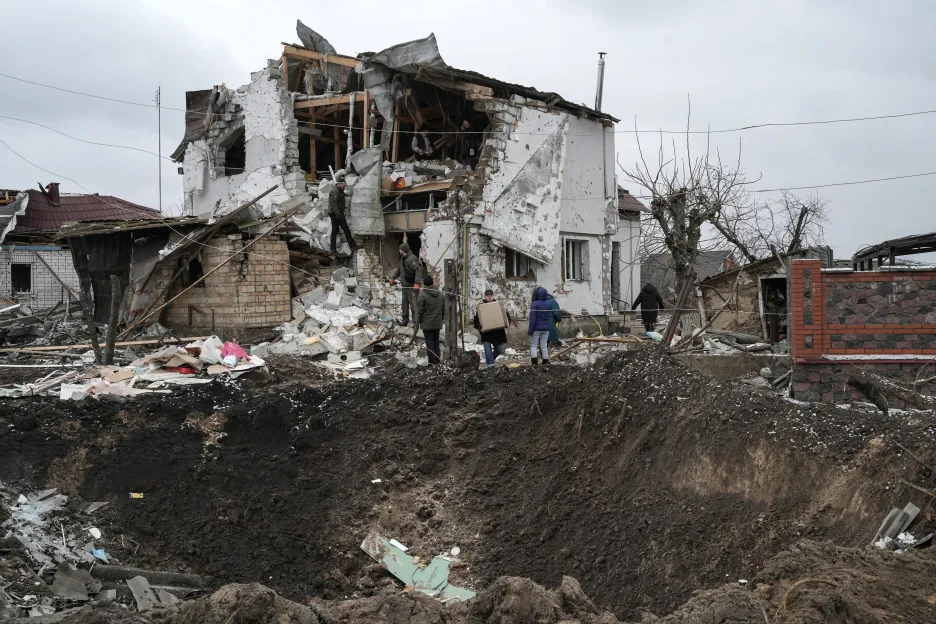 Následky ruského ostřelování 26. 1. 2023 ve městě Hlevacha v Kyjevské oblasti