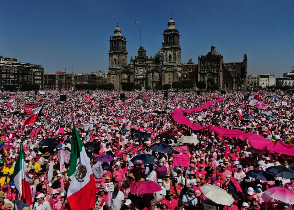 Desítky tisíc lidí protestovaly v mexické metropoli proti volební reformě