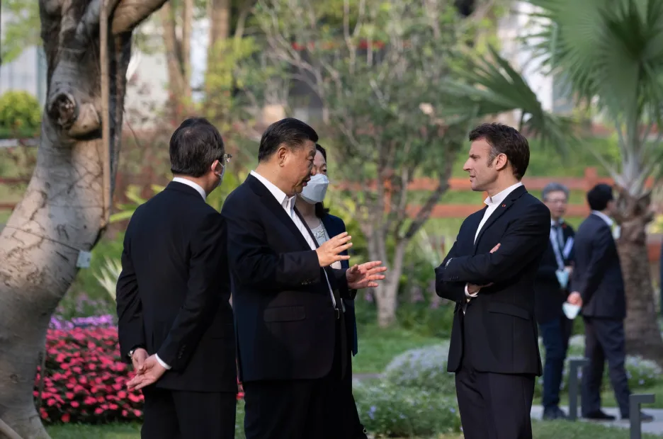 Francouzský prezident Emmanuel Macron jednal v Číně s prezidentem Si Ťin-pchingem 