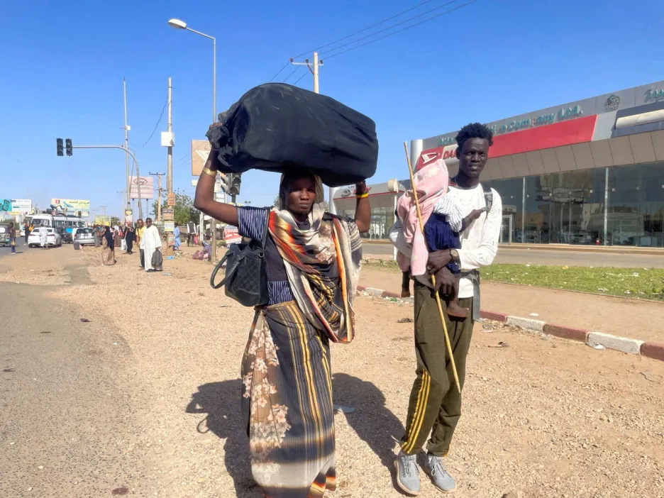 Lidé prchající z Chartúmu
