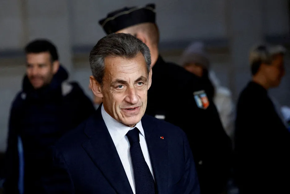 Fracouzský exprezident Nicolas Sarkozy přichází k odvolacímu soudu