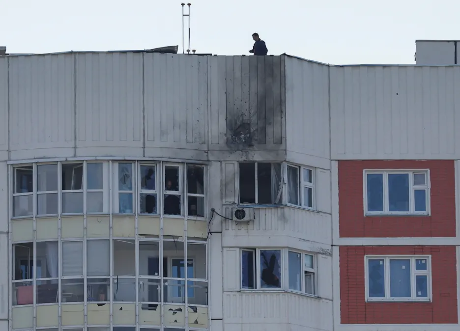 Jedna z poničených budov po dronovém útoku v Moskvě