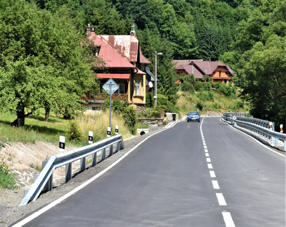 Rekonstruovaná silnice v Benešově u Semil