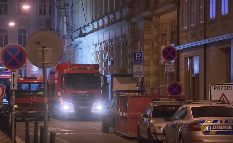 Zásah hasičů po zřícení domu v Praze