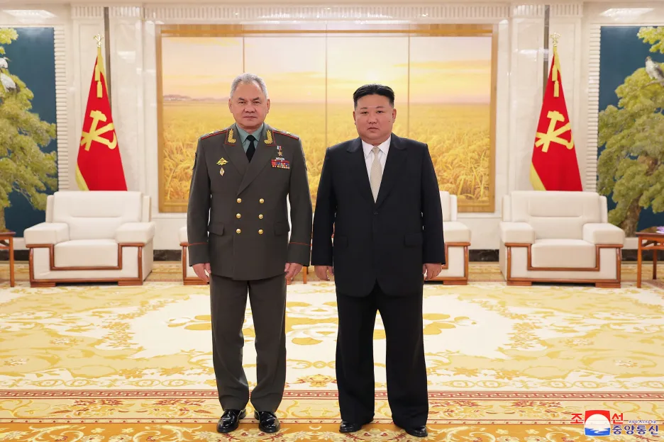 Ruský ministr obrany Sergej Šojgu a severokorejský diktátor Kim Čong-un