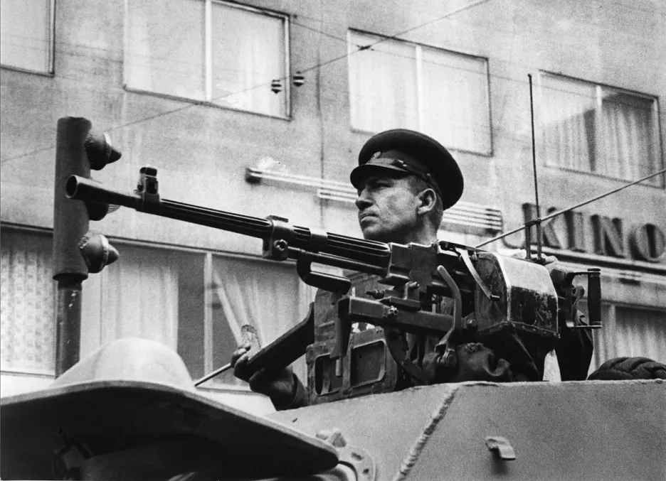 Voják vojsk Varšavské smlouvy při okupaci Československa v roce 1968
