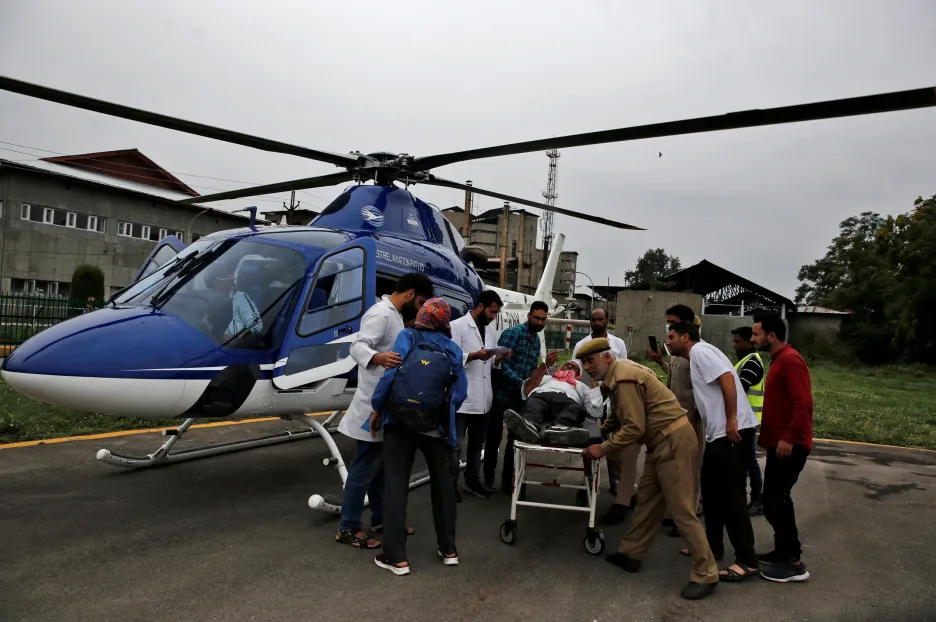 Převoz zraněných do nemocnice v indické části Kašmíru. Ilustrační foto
