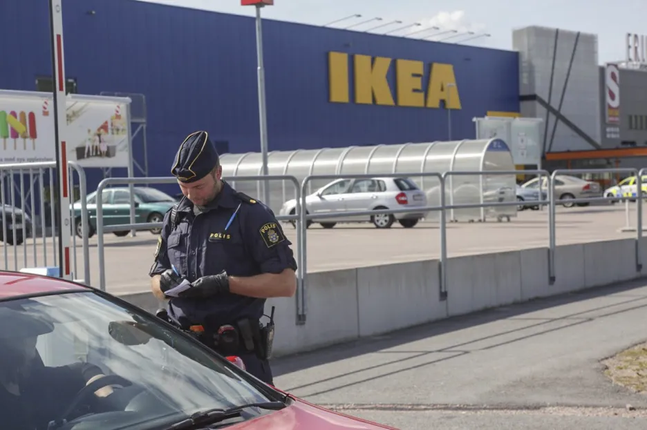 Obchodní dům IKEA ve Švédsku, kde útočník zabil dva lidi
